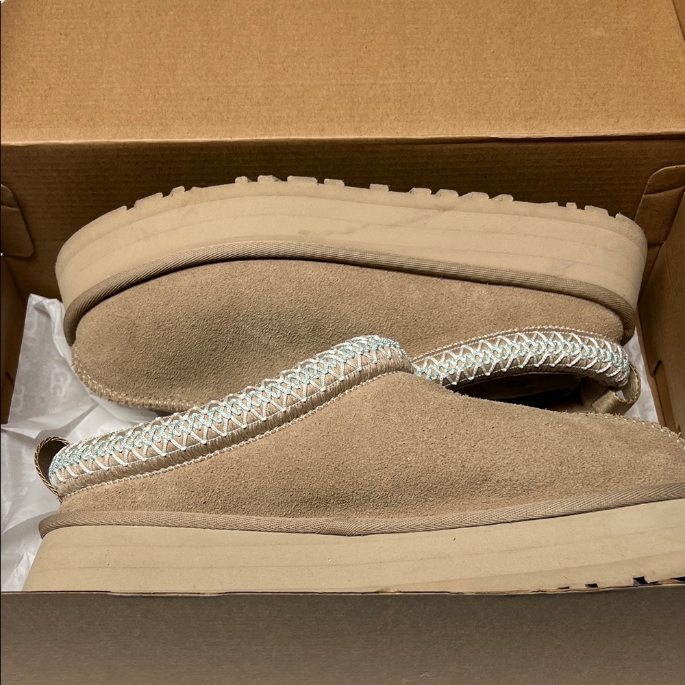 UGG Tan W TAZZ size 8